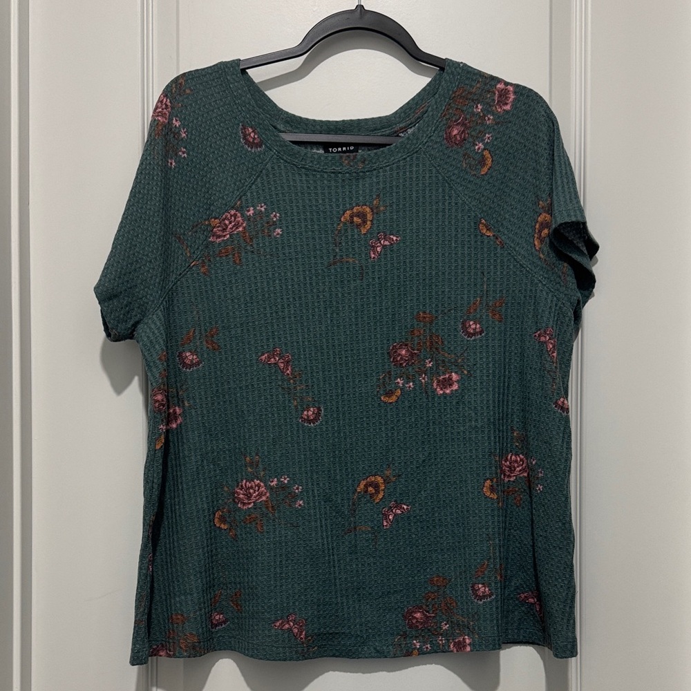 Torrid Green Floral Short Sleeve Waffle Tshirt -1x (14/16) - NWT